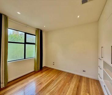 Magnificent home, perfect for multi-generational families - Photo 5