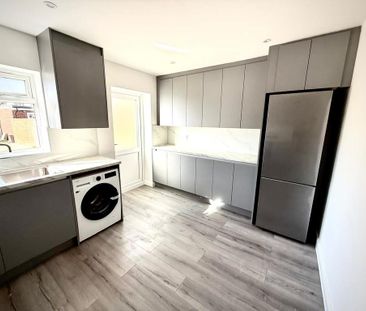 4 bedroom terraced house to rent - Photo 1