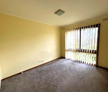 CHARMING 4 BEDROOM FAMILY HOME - Photo 2