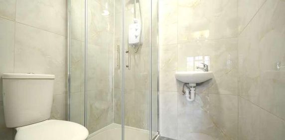 Charles Road, Staines-upon-thames, TW18 - Photo 2