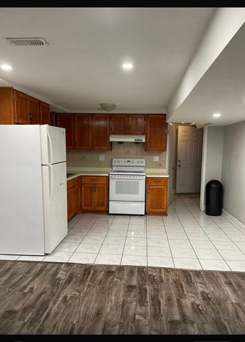 For Lease - 7114 Chigwel Court Unit# Bsmt, Mississauga, Ontario - Photo 2