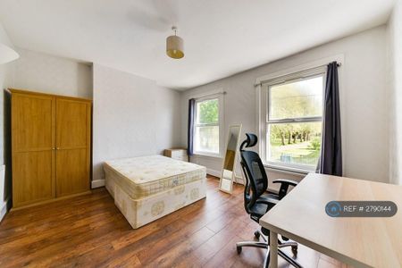 4 bedroom terraced house to rent - Photo 4