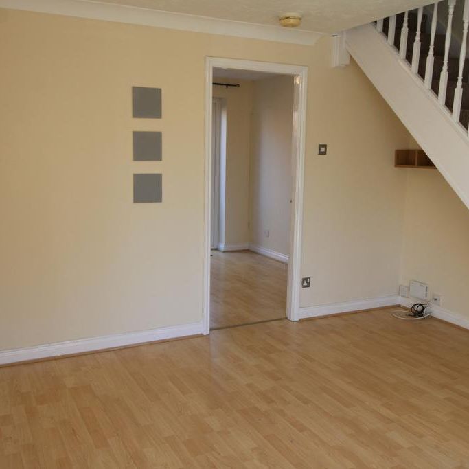 2 bedroom mews to rent - Photo 1