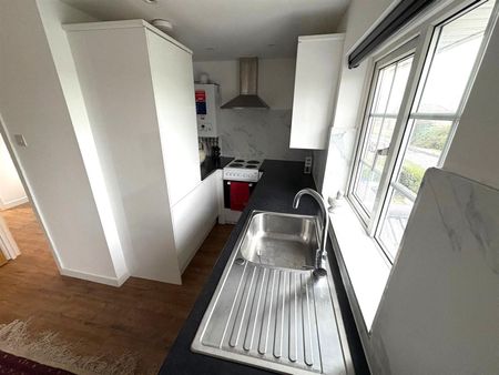 3 bed semi-detached house to rent in Little Bushey Lane, Bushey, WD23 - Photo 2