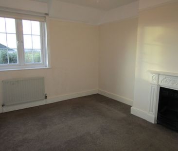 3 bed House - To Let - Photo 5