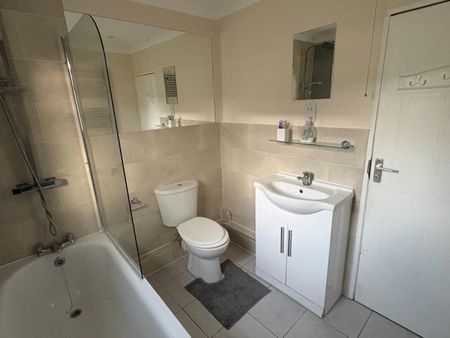 1 bedroom Flat To Let - Photo 5