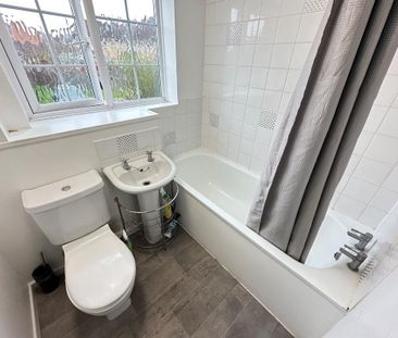 2 bedroom end of terrace house to rent - Photo 5