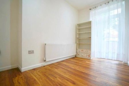 3 Bed Detached House, Hayes Crescent, NW11 - Photo 3