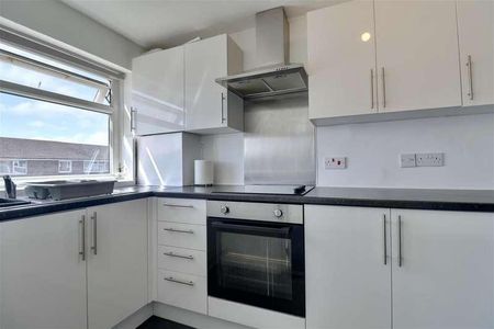 Chidham Close, Havant, PO9 - Photo 4