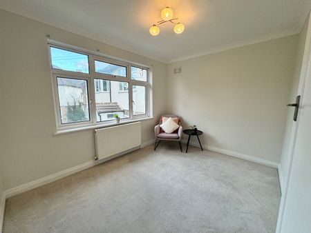 2 Bed Maisonette, Grosvenor Road, N3 - Photo 2