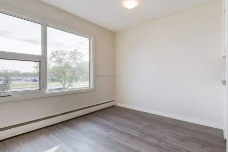 1 Bedroom - Photo 4