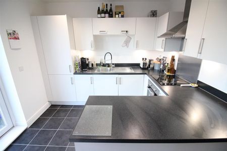 Hunting Place, Hounslow - Photo 5