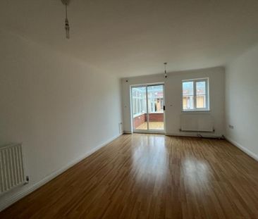 4 bedroom semi-detached house to rent - Photo 6