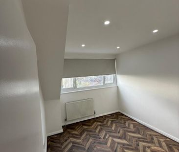 Connaught Road, London NW10 - Photo 2