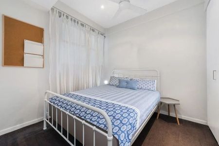 FULLY FURNISHED – ONE BEDROOM AND STUDY! - Photo 3