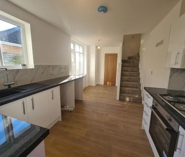 4 bedroom detached house to rent - Photo 3