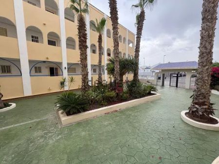 Alquiler de piso en Mil Palmeras - Photo 2