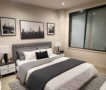 City Living at the Docks with carpark - Photo 2