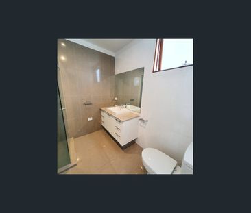 EXECUTIVE T/HOUSE WITH ROOFTOP DECK - Photo 2