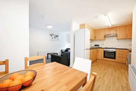 3 bedroom flat to rent - Photo 2