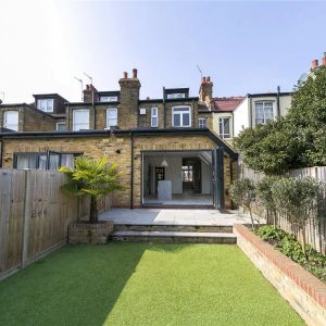 4 bedroom house in Twickenham - Photo 2