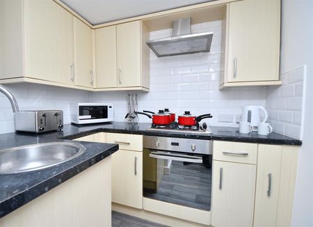 1 bed house share to rent in Coal Clough Lane, Burnley, BB11 - Photo 2