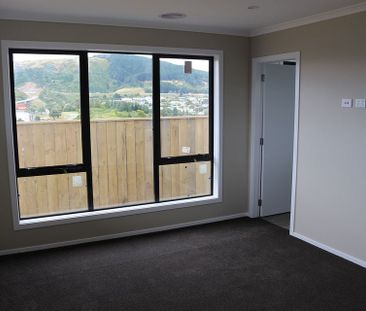 Single level 4-bedroom 2-bathroom house - Photo 5