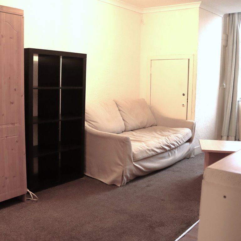 1 Bed Flat - Photo 1