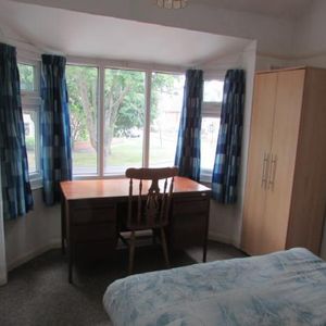 3 bedroom semi-detached house to rent - Photo 2