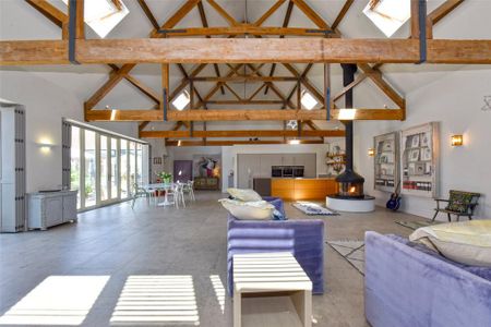 5 bedroom detached house to rent - Photo 2