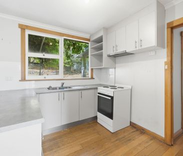 Light Filled 3 Bedroom Home in Convenient Location - Photo 6