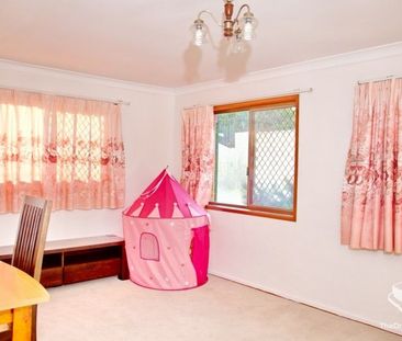 Furnished 4 bedrooms walking to school and shopping centre - Photo 1