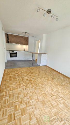 Large 2.5 pcs with garage, private laundry room and garden! - Photo 2