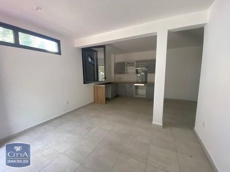 Location Appartement 3 pièces 65m² ST DENIS 97400 - Photo 2