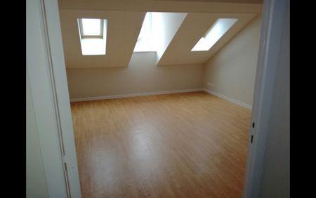 Location Appartement 4 pièces 82 m² Le Blanc - Photo 2