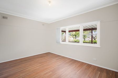 Freshly Renovated Three Bedroom Family Home!! - Photo 2