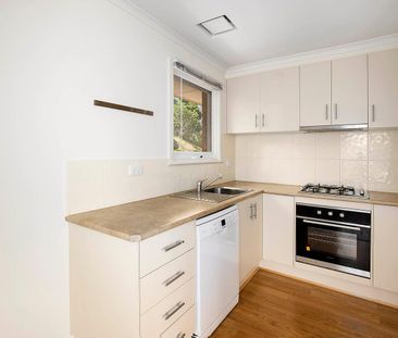 Lovely 3-Bedroom Home with Breathtaking Views - Photo 3