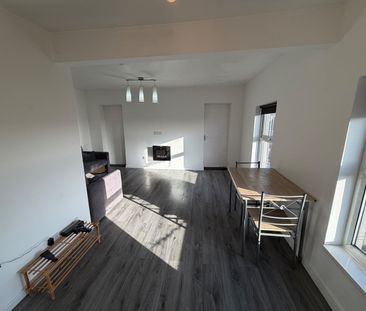 2 Bed Flat, Ashfield, L15 - Photo 1