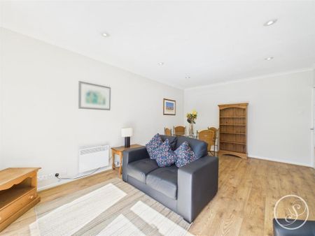 2 bedroom flat to rent - Photo 3