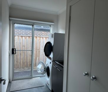 Cranbourne East - Photo 3