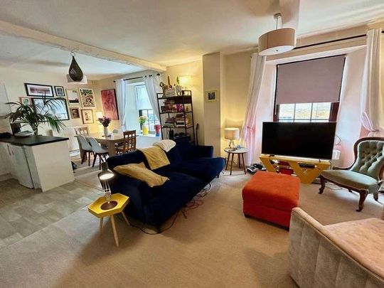 Market Place, Deddington, OX15 - Photo 1