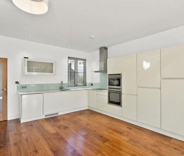 3 bedroom flat to rent - Photo 5