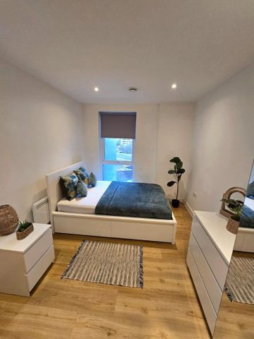3 bedroom flat to rent - Photo 4