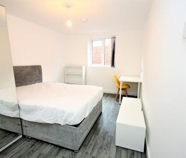 4 bedroom flat to rent - Photo 3