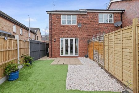 2 bedroom end of terrace house to rent - Photo 2