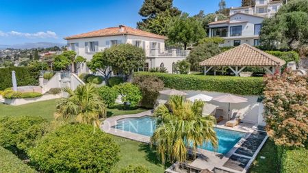 Maison à louer Mougins, Cote d'Azur, France9 000 EUR / Mois - Photo 2