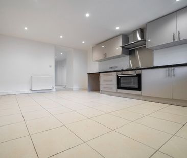 Room in a Shared House, Capstone Road, BR1 - Photo 5