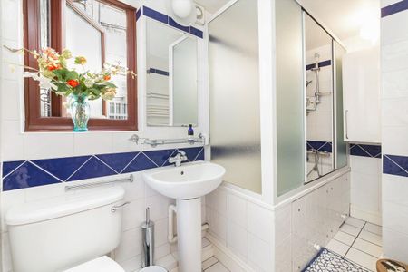 Bright two-bedroom apartment to rent in Notting Hill, W11. - Photo 5