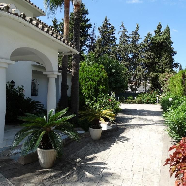 4 bedroom luxury Villa for rent in The Golden Mile, Spain - Photo 1