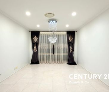 Large Modern Family Home! - Photo 1